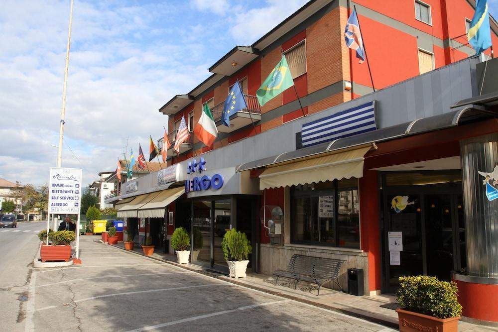 Hotel Residence Memmina Frosinone Exteriér fotografie